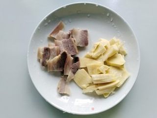 冬笋咸肉炖猪蹄的做法步骤:4