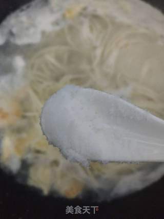 虾仁滑蛋面的做法步骤:5