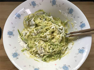 西葫芦鸡蛋饼的做法步骤:5