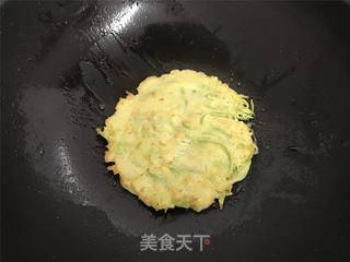 西葫芦鸡蛋饼的做法步骤:7
