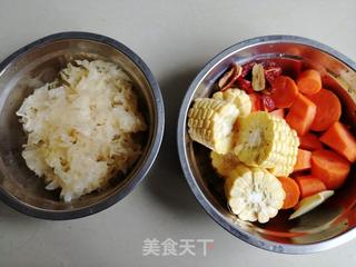 银耳玉米鸡汤的做法步骤:2