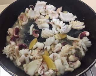 姜葱炒墨鱼的做法步骤：5