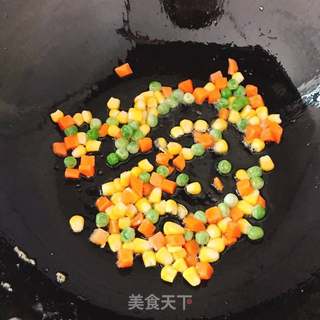 火腿杂菜炒饭的做法步骤：4