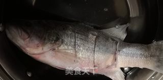 清蒸鲈鱼(蒸箱版)的做法步骤:3