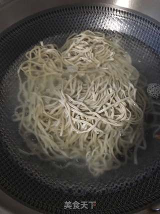 茭瓜卤过水面的做法步骤:3
