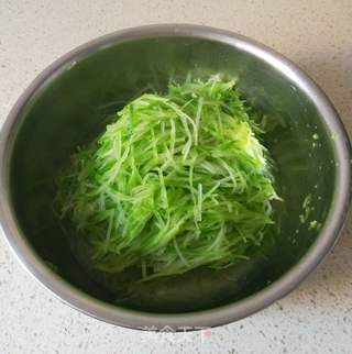 青萝卜丝包子的做法步骤:3