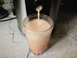 哈蜜瓜红提汁的做法步骤:4