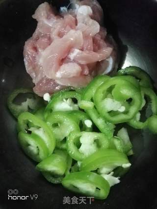 木耳肉丝面的做法步骤：2