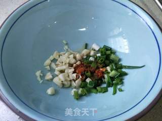 酸汤鸡蛋面的做法步骤：1