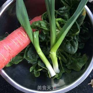 豆芽拌菠菜的做法步骤：1