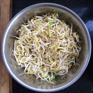 豆芽拌菠菜的做法步骤:2