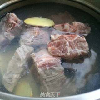 清炖龙骨汤的做法步骤:2