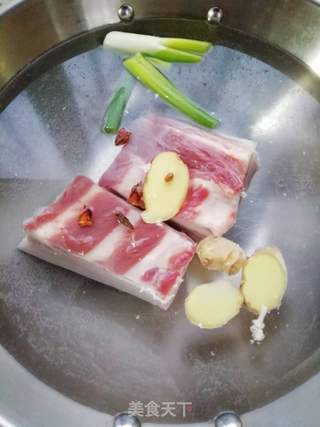 传统回锅肉的做法步骤:3