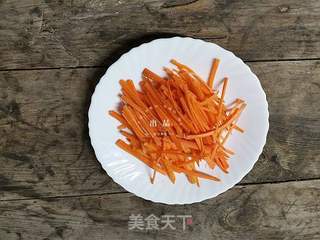 #快手素菜#豌豆芽拌胡萝卜丝的做法步骤:2