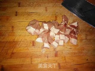 胡萝卜烧腐乳红肉的做法步骤:2
