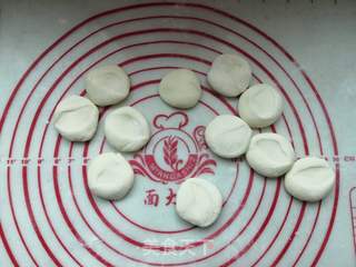 萝卜粉丝抱蛋煎饺的做法步骤:3