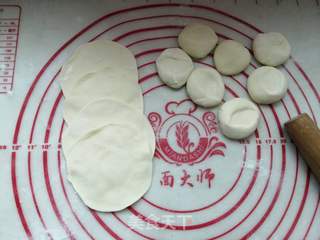 萝卜粉丝抱蛋煎饺的做法步骤:4