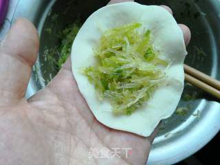 萝卜粉丝抱蛋煎饺的做法步骤:6