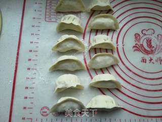 萝卜粉丝抱蛋煎饺的做法步骤:7