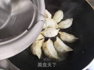 萝卜粉丝抱蛋煎饺的做法步骤：10