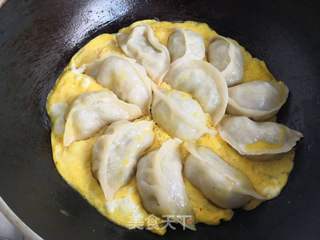 萝卜粉丝抱蛋煎饺的做法步骤:14