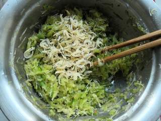 萝卜粉丝抱蛋煎饺的做法步骤:20