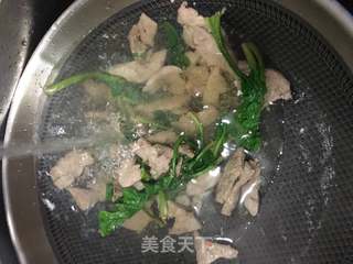 菠菜猪肝粥的做法步骤:12
