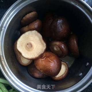 香菇肉丝拌面的做法步骤：2