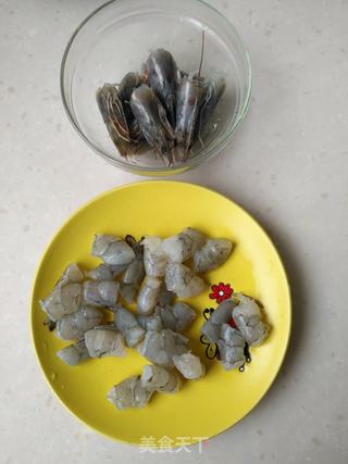 海鲜菌菇年糕汤的做法步骤:3