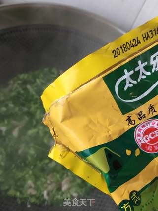 苔菜肉丁过水面的做法步骤：15