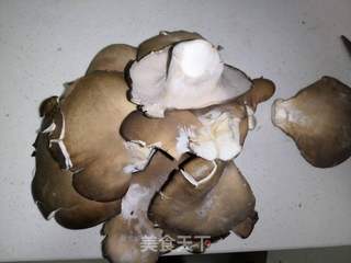 酥炸蘑菇的做法步骤:2