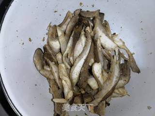 酥炸蘑菇的做法步骤:7