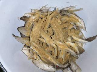 酥炸蘑菇的做法步骤:6