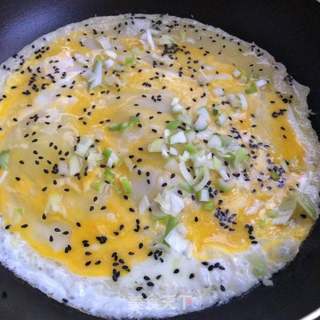 鸡蛋芝麻煎饼的做法步骤:4