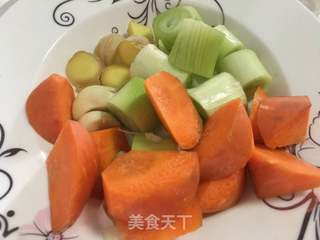 砂锅三文鱼头的做法步骤:2