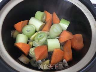 砂锅三文鱼头的做法步骤:4