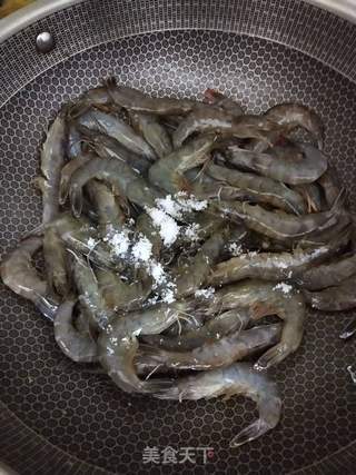 灼白对虾的做法步骤：3