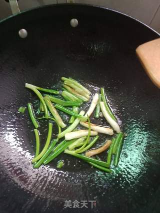 只要八分钟的葱油拌面的做法步骤：3