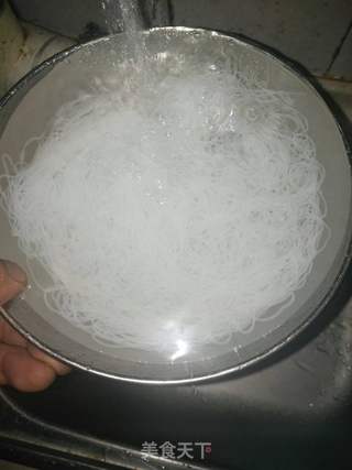 黄瓜豆芽拌粉丝的做法步骤:5