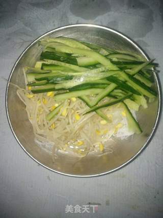 黄瓜豆芽拌粉丝的做法步骤:7