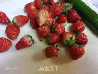 #西梅香蕉草莓沙拉的做法图解3