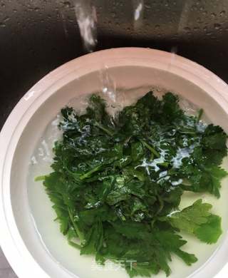 芹叶豆皮卷的做法步骤:4