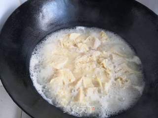 大虾冻豆腐汤的做法步骤:7