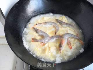 大虾冻豆腐汤的做法步骤:8