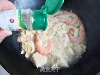 大虾冻豆腐汤的做法步骤:10