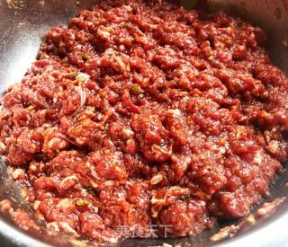 牛肉圆葱麦穗蒸包的做法步骤:4
