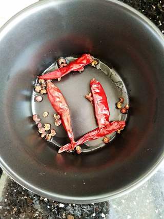 炝豆芽的做法步骤：5