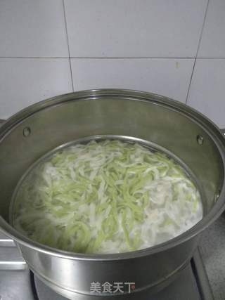 菠菜汁手擀面的做法步骤:4