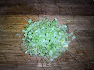 榨菜火腿芹菜疙瘩汤的做法步骤:2