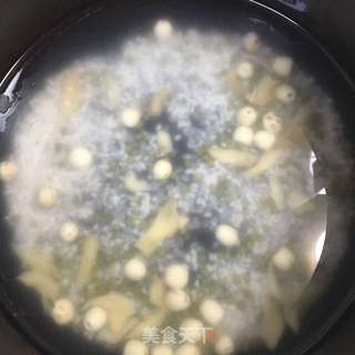 绿豆莲子百合粥的做法步骤:2